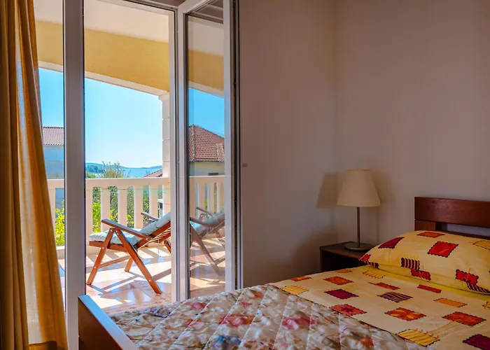 アパート Mladenka オレビック