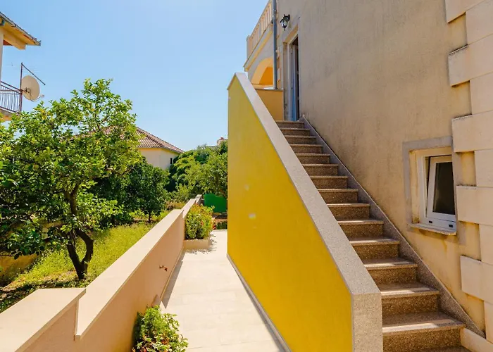 Mladenka アパート オレビック