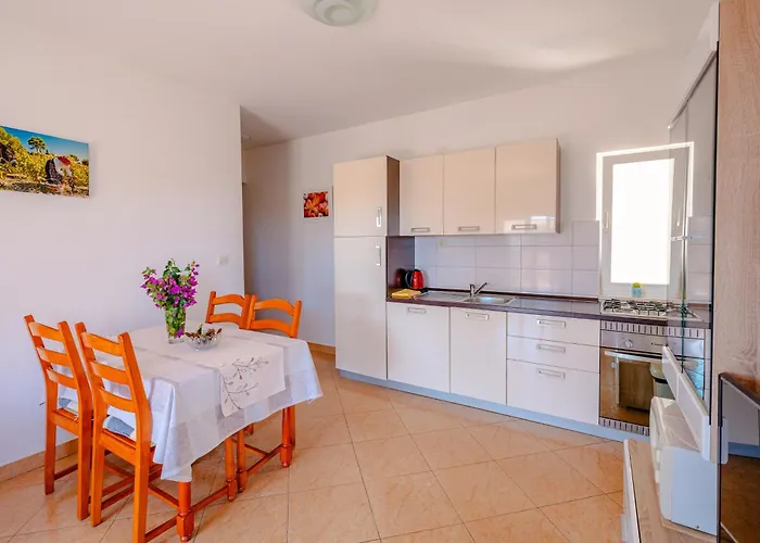 Mladenka アパート オレビック